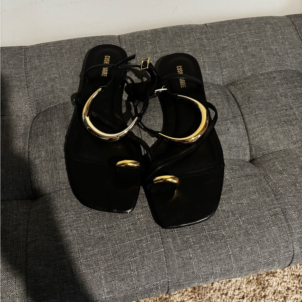 Cushnie Women's Sandals in Black with Gold Accents